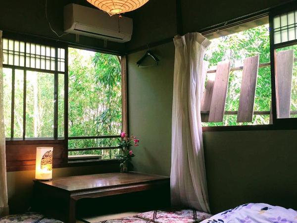 International Guest House Tani House : photo 2 de la chambre chambre lits jumeaux de style japonais avec salle de bains commune