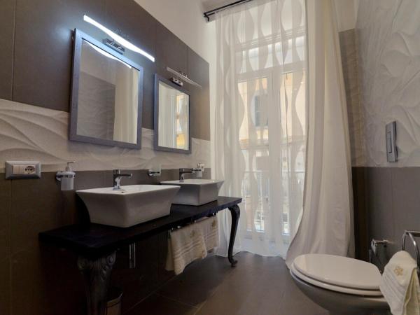 Chiaia Roof : photo 2 de la chambre suite lit king-size avec balcon