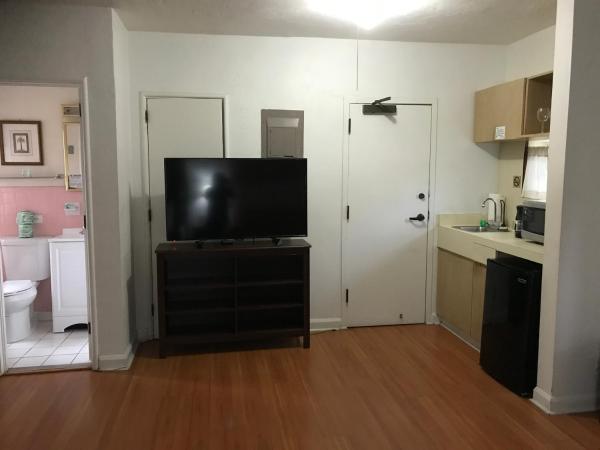 Courtyard Villa Hotel : photo 3 de la chambre chambre lit queen-size