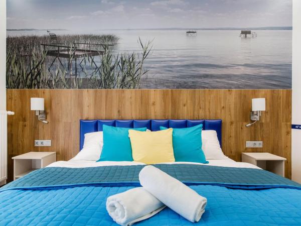 Hotel Solero : photo 7 de la chambre chambre lits jumeaux - vue sur jardin