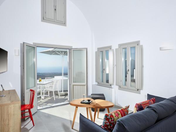 Aperanto Suites : photo 4 de la chambre suite deluxe avec jacuzzi extérieur chauffé