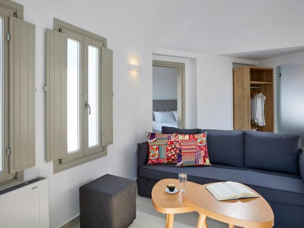 Aperanto Suites : photo 3 de la chambre suite deluxe avec jacuzzi extérieur chauffé