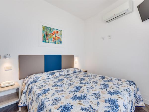 Hotel Manila : photo 4 de la chambre petite chambre double ou lits jumeaux avec vue latérale sur mer