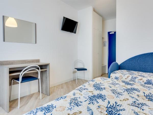 Hotel Manila : photo 3 de la chambre chambre familiale avec balcon - vue sur ville