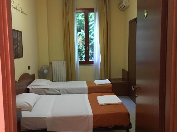 Hotel Greco : photo 3 de la chambre chambre lits jumeaux