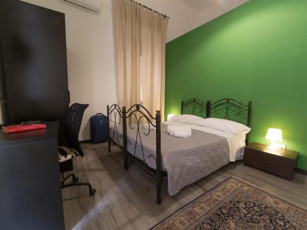 Tra L'Etna E Il Mare B&B : photo 1 de la chambre grande chambre double