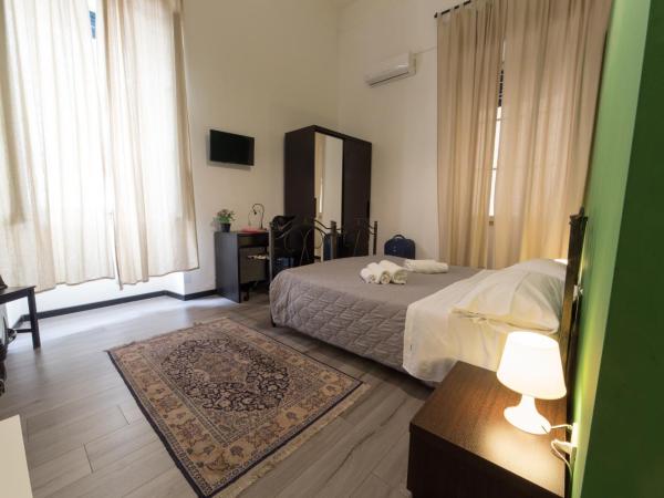 Tra L'Etna E Il Mare B&B : photo 2 de la chambre grande chambre double