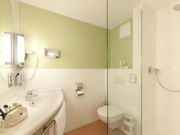 ibis München City Süd : photo 1 de la chambre chambre standard avec un lit double