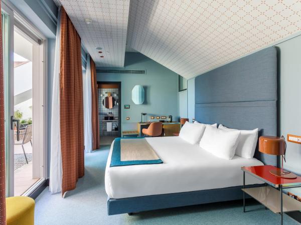 Room Mate Giulia : photo 5 de la chambre chambre double deluxe avec terrasse