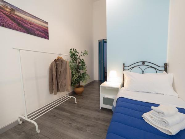 Tra L'Etna E Il Mare B&B : photo 2 de la chambre chambre simple avec salle de bains privative