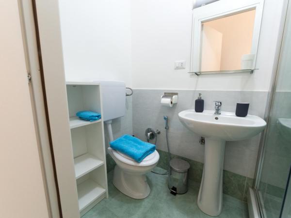 Tra L'Etna E Il Mare B&B : photo 6 de la chambre chambre simple avec salle de bains privative