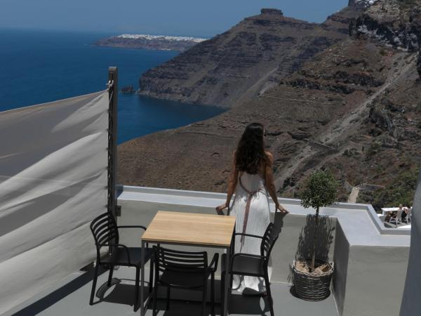 Aria Suites & Villas : photo 3 de la chambre villa fidelio 2 chambres avec jacuzzi - vue sur caldera 