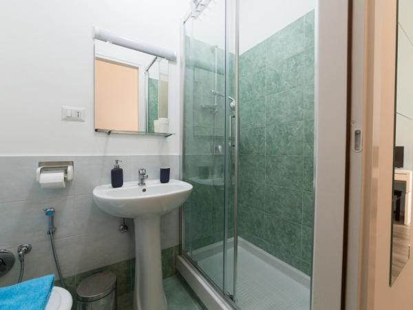 Tra L'Etna E Il Mare B&B : photo 7 de la chambre chambre simple avec salle de bains privative