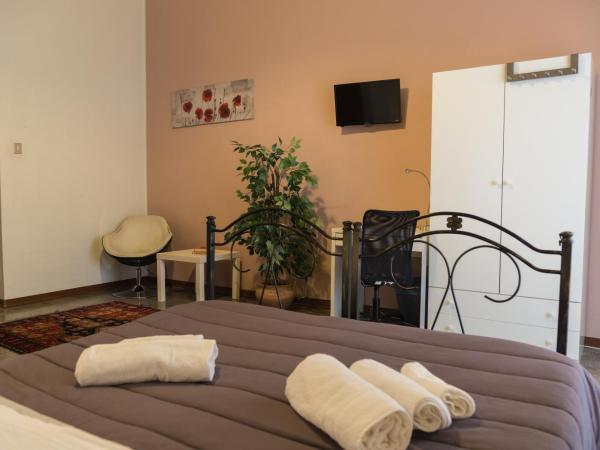 Tra L'Etna E Il Mare B&B : photo 3 de la chambre grande chambre double