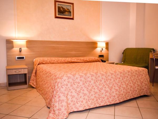 Hotel Condor : photo 8 de la chambre chambre double ou lits jumeaux Économique