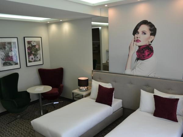 Hotel Atelia : photo 3 de la chambre chambre lits jumeaux spacieuse