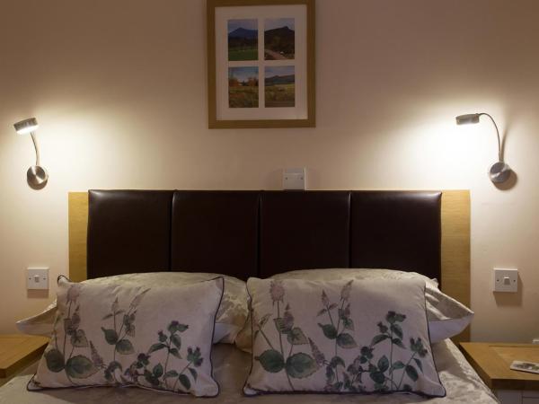 Cedars Guest House : photo 3 de la chambre chambre double avec salle de bains privative