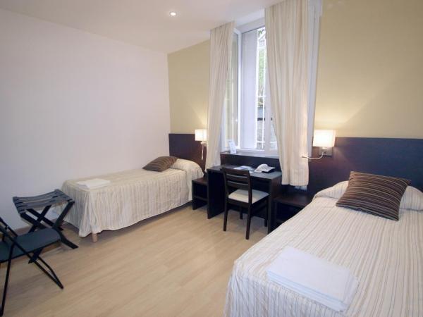 Hôtel La Source : photo 9 de la chambre chambre lits jumeaux