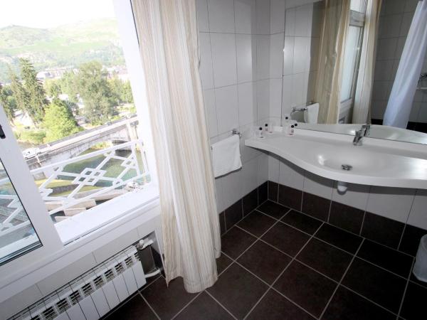 Hôtel La Source : photo 6 de la chambre chambre triple