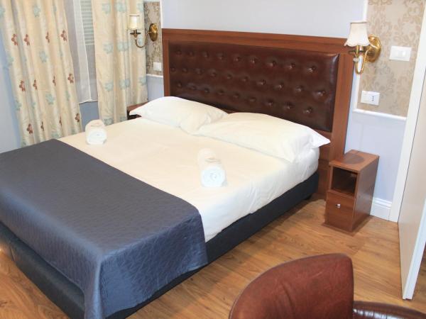 Hotel Aida : photo 1 de la chambre chambre double ou lits jumeaux avec salle de bains privative