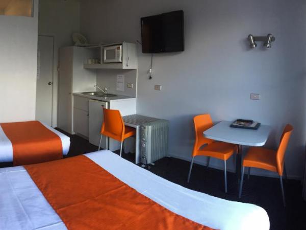 Waterfront Lodge Motel : photo 10 de la chambre chambre double deluxe avec lit d'appoint