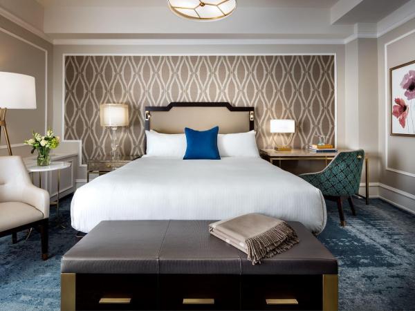 Fairmont Empress Hotel : photo 2 de la chambre hébergement lit queen-size fairmont - vue sur ville