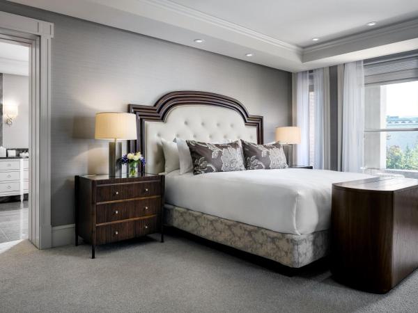 Fairmont Empress Hotel : photo 7 de la chambre suite royale avec accès au salon - vue sur port