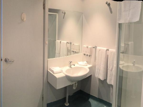 Waterfront Lodge Motel : photo 9 de la chambre hébergement 2 chambres - vue sur lac