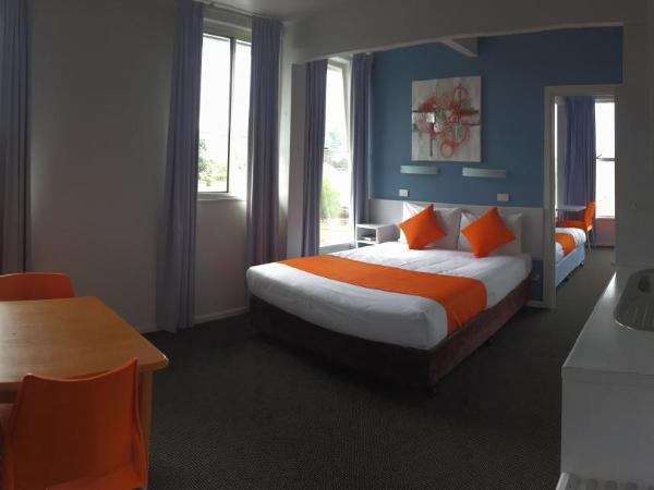 Waterfront Lodge Motel : photo 10 de la chambre hébergement 2 chambres - vue sur lac