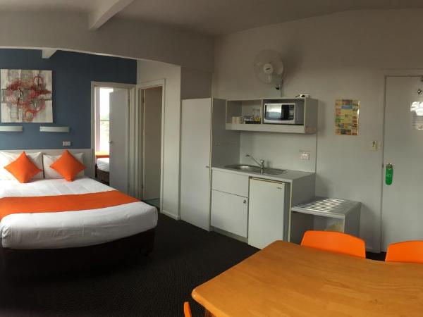 Waterfront Lodge Motel : photo 7 de la chambre hébergement 2 chambres - vue sur lac