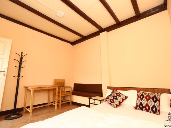 Aarya Chaitya Inn : photo 4 de la chambre chambre double Économique avec salle de bains commune