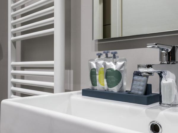 Residenza Navona Verona : photo 8 de la chambre chambre quadruple supérieure avec balcon