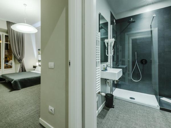 Residenza Navona Verona : photo 9 de la chambre chambre quadruple supérieure avec balcon