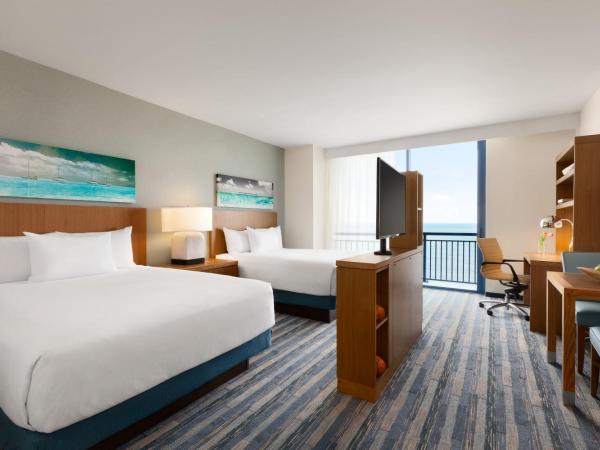 Hyatt House Virginia Beach / Oceanfront : photo 1 de la chambre suite studio côté océan avec 2 lits queen-size et canapé-lit