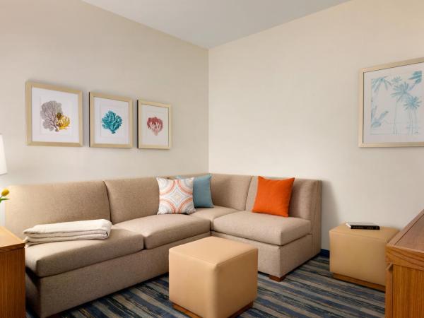 Hyatt House Virginia Beach / Oceanfront : photo 7 de la chambre suite studio côté océan avec 2 lits queen-size et canapé-lit