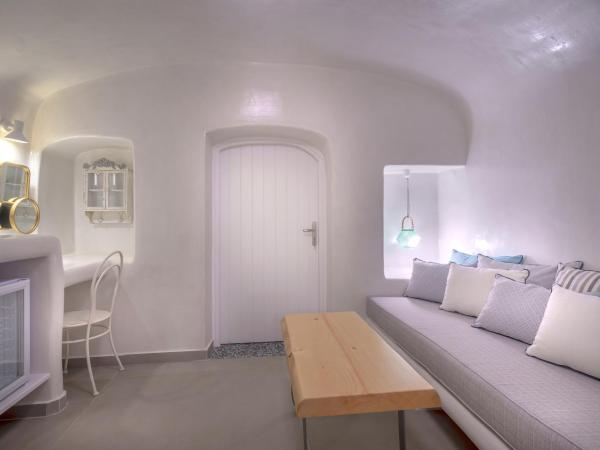 Secret Legend Suites : photo 7 de la chambre grande suite avec bains à remous extérieur - vue sur caldeira