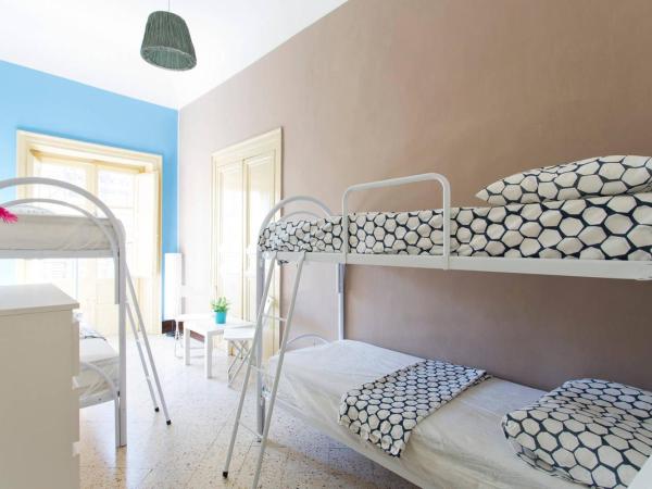 Sunshine Hostel Palermo : photo 1 de la chambre  lit dans dortoir pour hommes de 4 lits