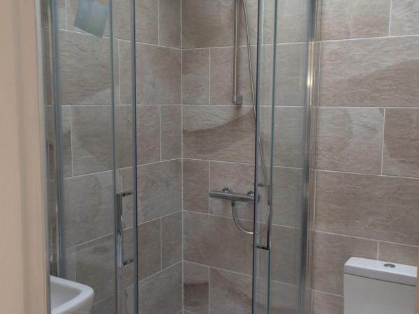 18 Craigmillar Park : photo 1 de la chambre chambre double avec douche