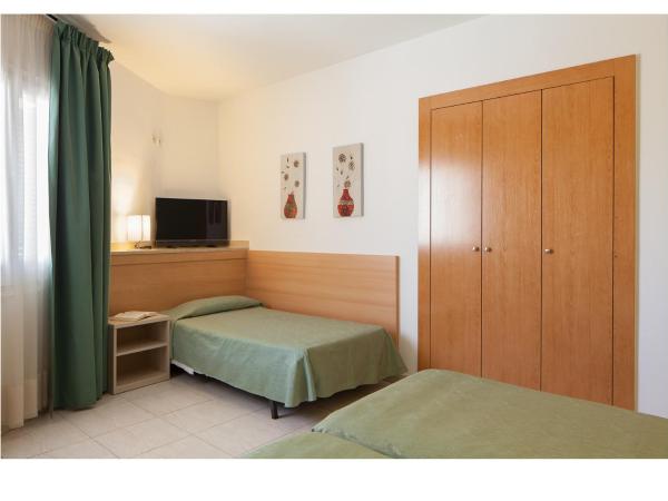 Hotel Ninays : photo 1 de la chambre chambre triple (2 adultes & 1 enfant)