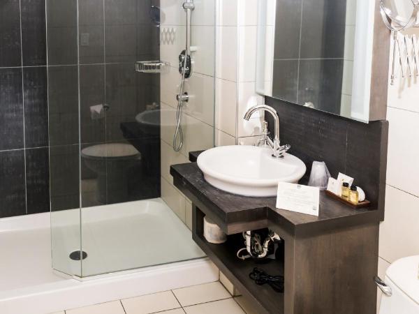 Petit Hôtel - Café Krieghoff : photo 2 de la chambre chambre queen n°5