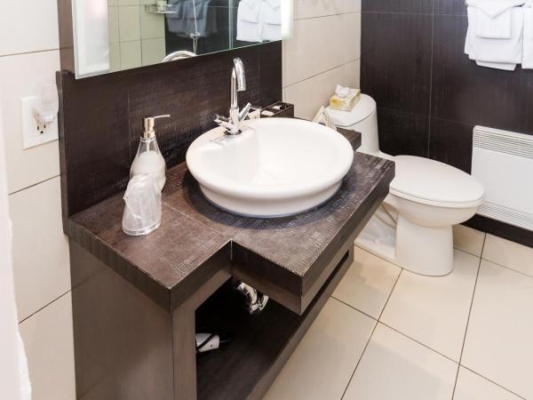 Petit Hôtel - Café Krieghoff : photo 3 de la chambre chambre queen n°5