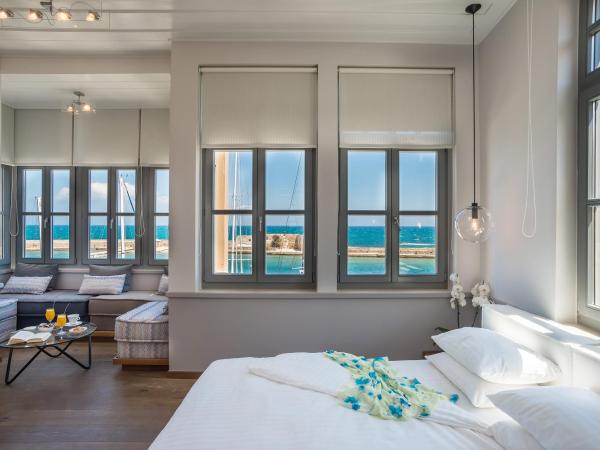 Ambassadors Residence Boutique Hotel : photo 1 de la chambre suite junior de luxe avec vue sur la mer