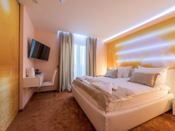 Adriatica dream luxury accommodation - Free parking : photo 3 de la chambre chambre triple de luxe avec balcon et vue sur la mer