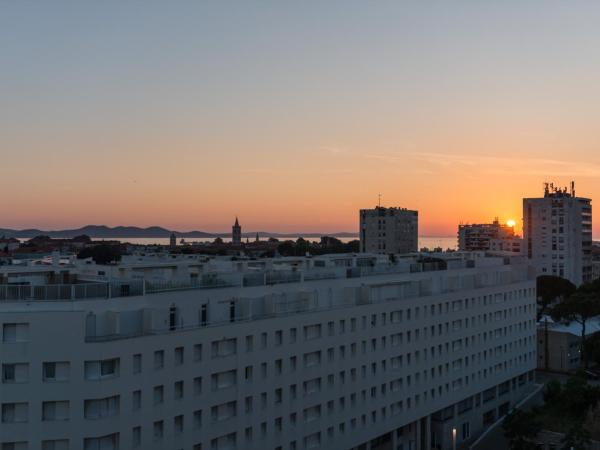 Adriatica dream luxury accommodation - Free parking : photo 1 de la chambre chambre triple de luxe avec balcon et vue sur la mer