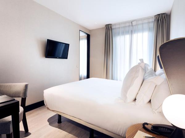 One Shot Luchana 22 : photo 3 de la chambre chambre double ou lits jumeaux avec balcon