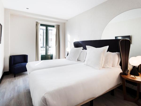 One Shot Luchana 22 : photo 5 de la chambre chambre double ou lits jumeaux avec balcon