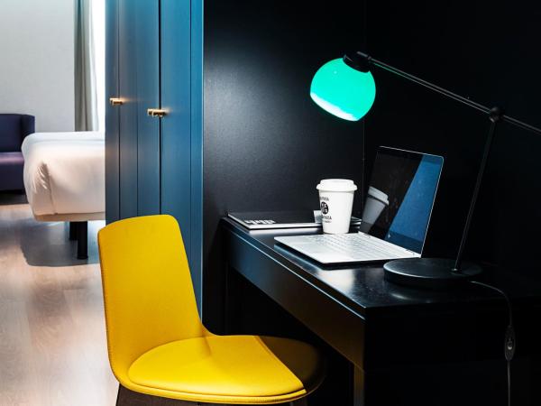 One Shot Luchana 22 : photo 7 de la chambre chambre double ou lits jumeaux avec balcon