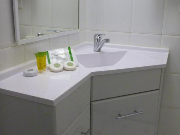 Ensenada Motor Inn and Suites : photo 9 de la chambre chambre exécutive lit queen-size
