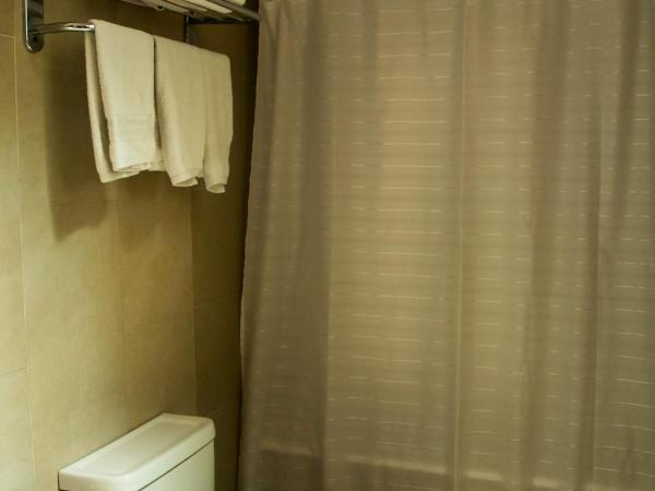 Milhouse Avenue : photo 6 de la chambre chambre lits jumeaux avec salle de bains privative