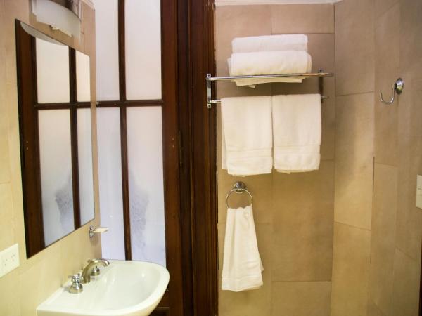Milhouse Avenue : photo 7 de la chambre chambre double avec salle de bains privative